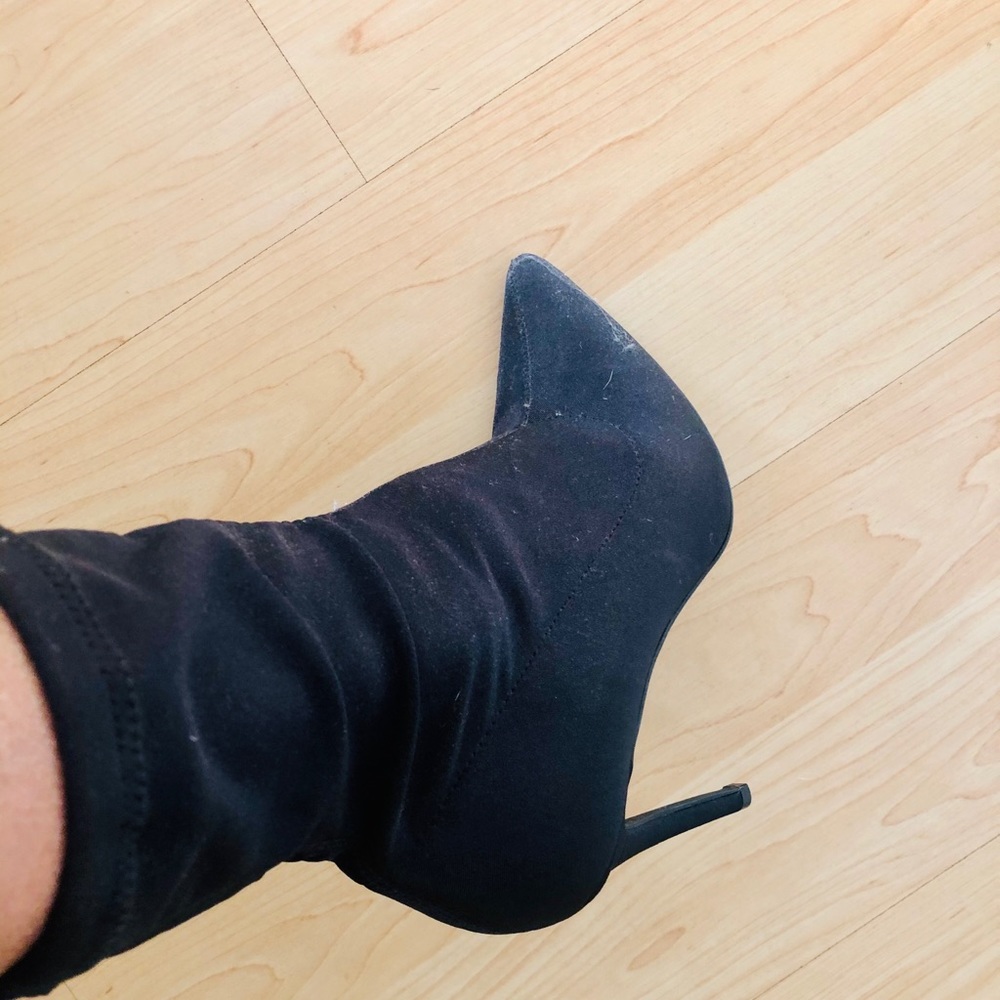 Heeled below knee boots
